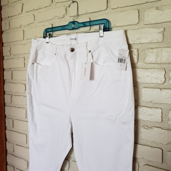 Good American Good Legs Crop Cascade Hem Jeans - Picture 3 of 14